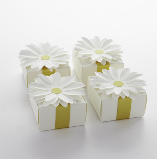 A daisy gift box will give your guests a memorable favor to bring home from the party. Fill with yellow candy, a thank-you note, or a special keepsake.
The daisies on top are easy to assemble, each kit provides 16 daisies along with yellow and green stickers for the centers.