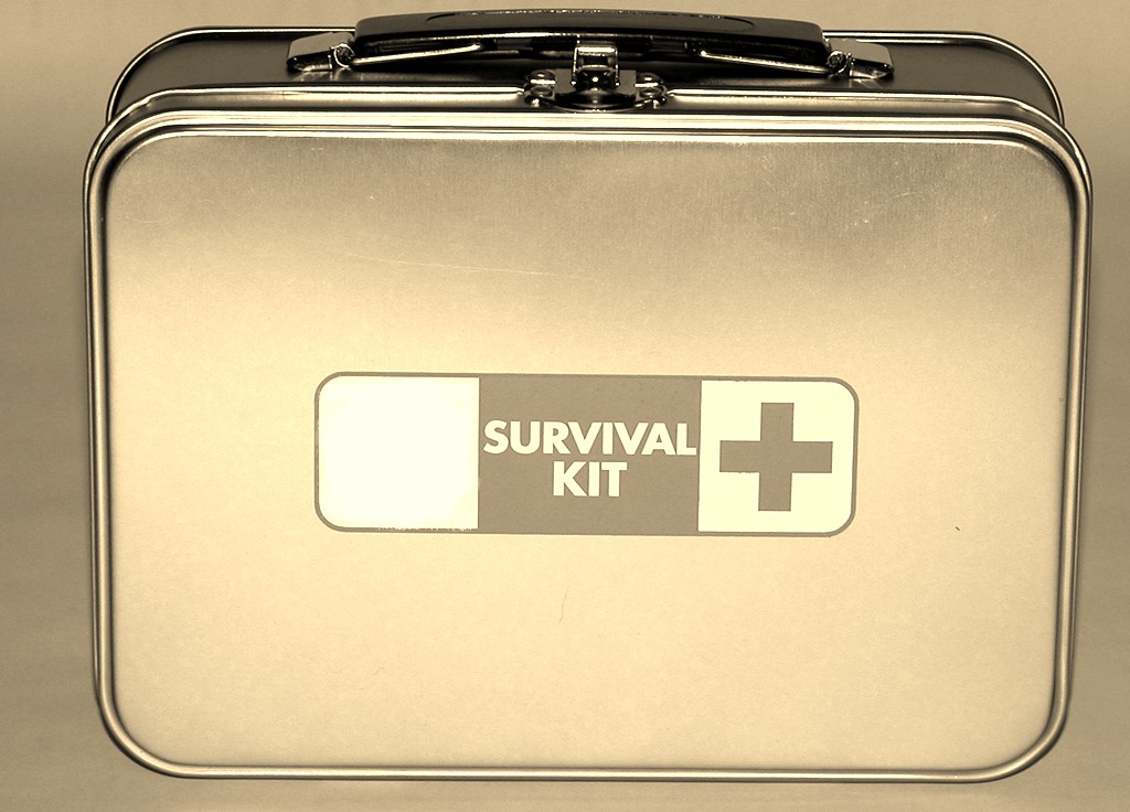 [survival-gear-kits%255B3%255D.jpg]