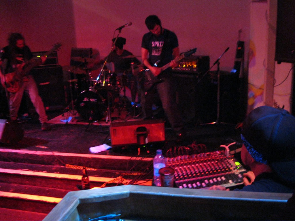 [Punk%2520%2526%2520Metal%2520Regent%2520Dec%252027-28%252C%25202010%2520012%255B3%255D.jpg]
