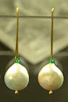 18ct gold, pearl and emerald 390.00
