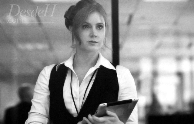 Man of Steel Photo Reveals Lois Lane at the Daily Planet