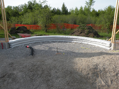 Earthbag foundation for the round south wall.<br />
MVG