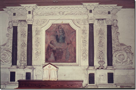 Le retable de la chapelle de Gesvres (17e siècle) avant l’incendie qui le détruisit Le retable de la chapelle de Gesvres (17e siècle) avant l’incendie qui le détruisit