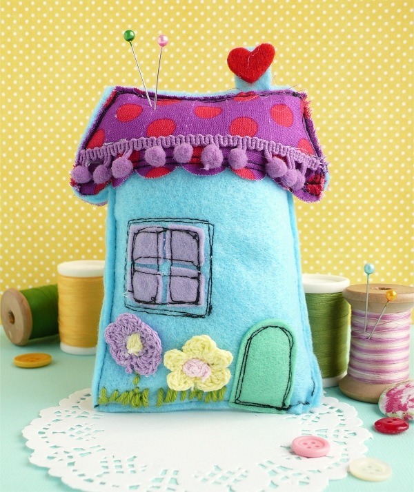 [cafe%2520creativo%2520-%2520sizzix%2520big%2520shot%2520-%2520sewing%2520houses%2520pincushion%2520%25282%2529%255B4%255D.jpg]