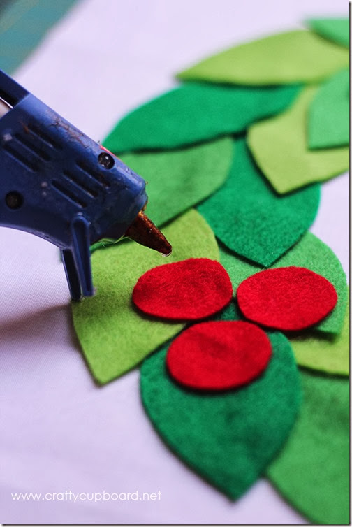 Holly Wreath Leaf and Berry Application Holly Wreath Leaf and Berry Application