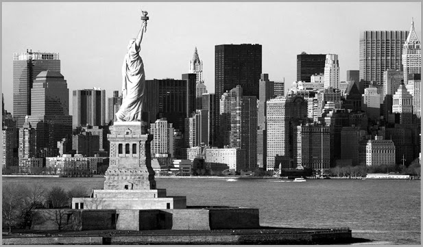 Statue-of-liberty-NYC-Black-and-white-photography-11