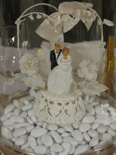 I always love a classic wedding cake topper and for an anniversary party 