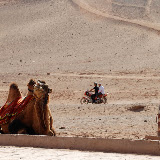Flaming mountains - Chameau, moto et dune