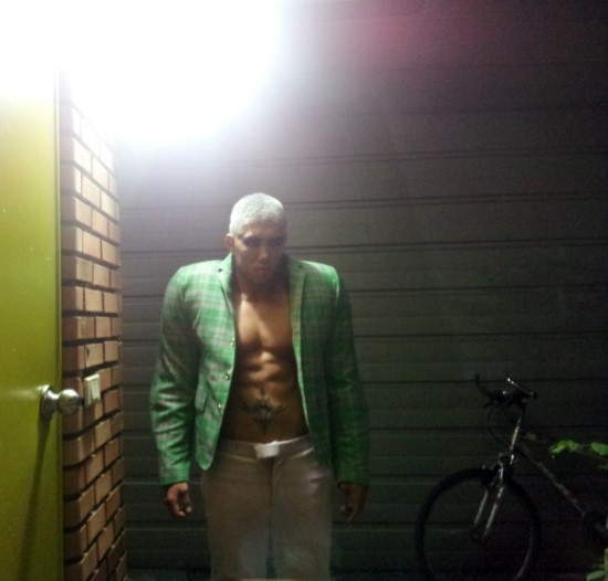 G-Dragon - Crayon - 2012 - Backstage - 03.jpg