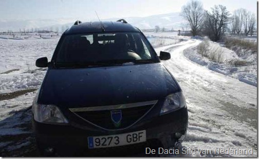 Dacia in de sneeuw 02