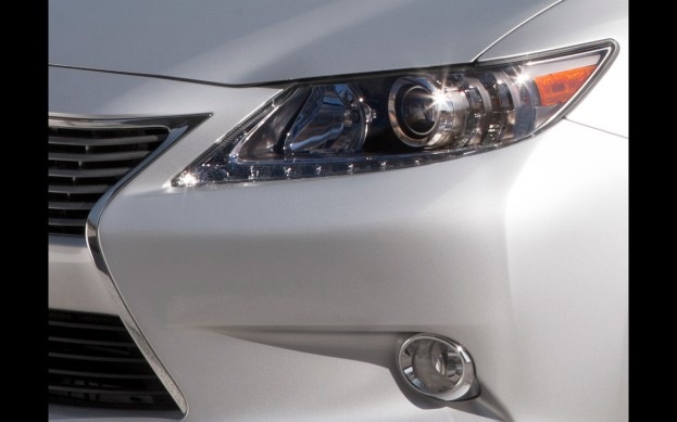 [2013-Lexus-ES-teaser-headlight-and-grille-623x389%255B5%255D.jpg]