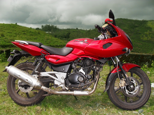 Bajaj+pulsar+220+sf+review