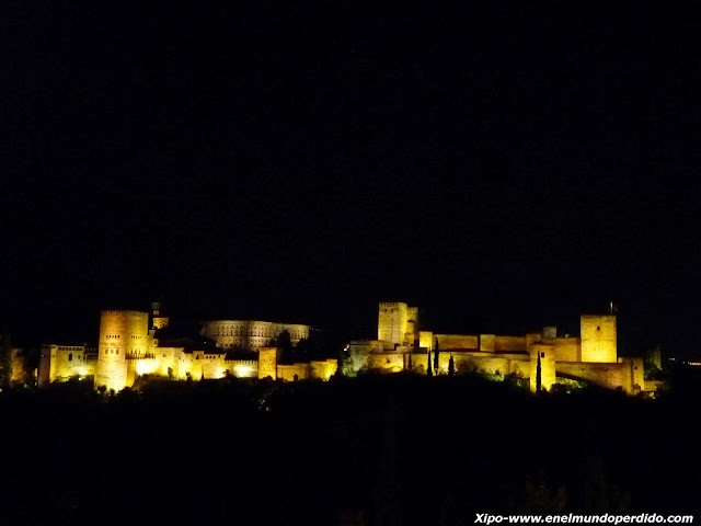 la-alhambra-de-noche.JPG