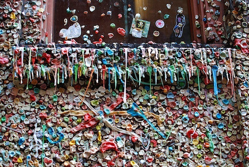 Ngõ hẻm dán đầy kẹo cao su ở Mỹ Gum-wall-california-25%25255B2%25255D