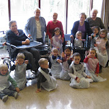 bezoek rusthuis kleuters 089.JPG