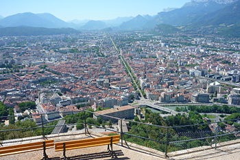 [350px-Panorama_Bastille_Grenoble%255B3%255D.jpg]