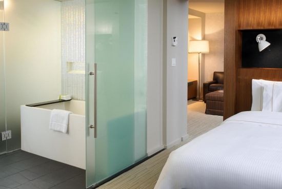 [guest_room_corner_suite4.jpg]