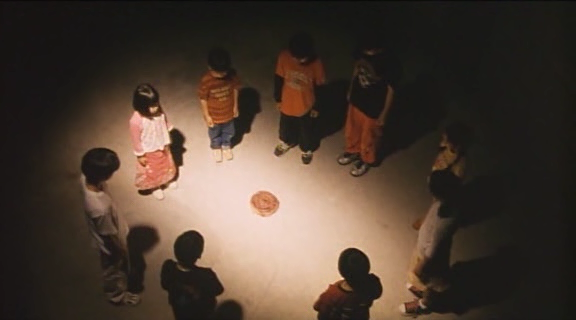 [Suicide.Circle.2002.DVDRip.XviD-TheWretched.avi_snapshot_01.31.36_%255B2014.09.10_22.03.54%255D%255B6%255D.png]