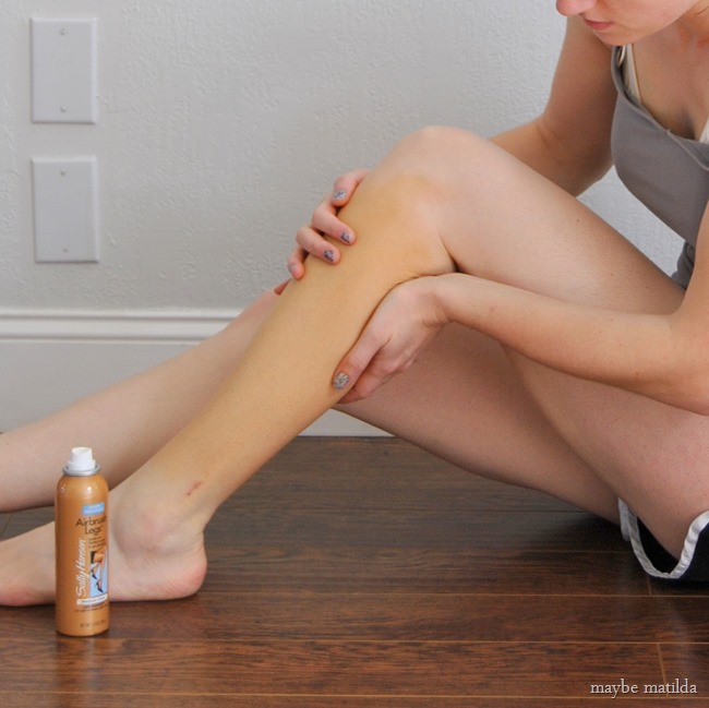 Find out how Sally Hansen Airbrush Legs can help you get the perfect golden tan for summer! // www.maybematilda.com