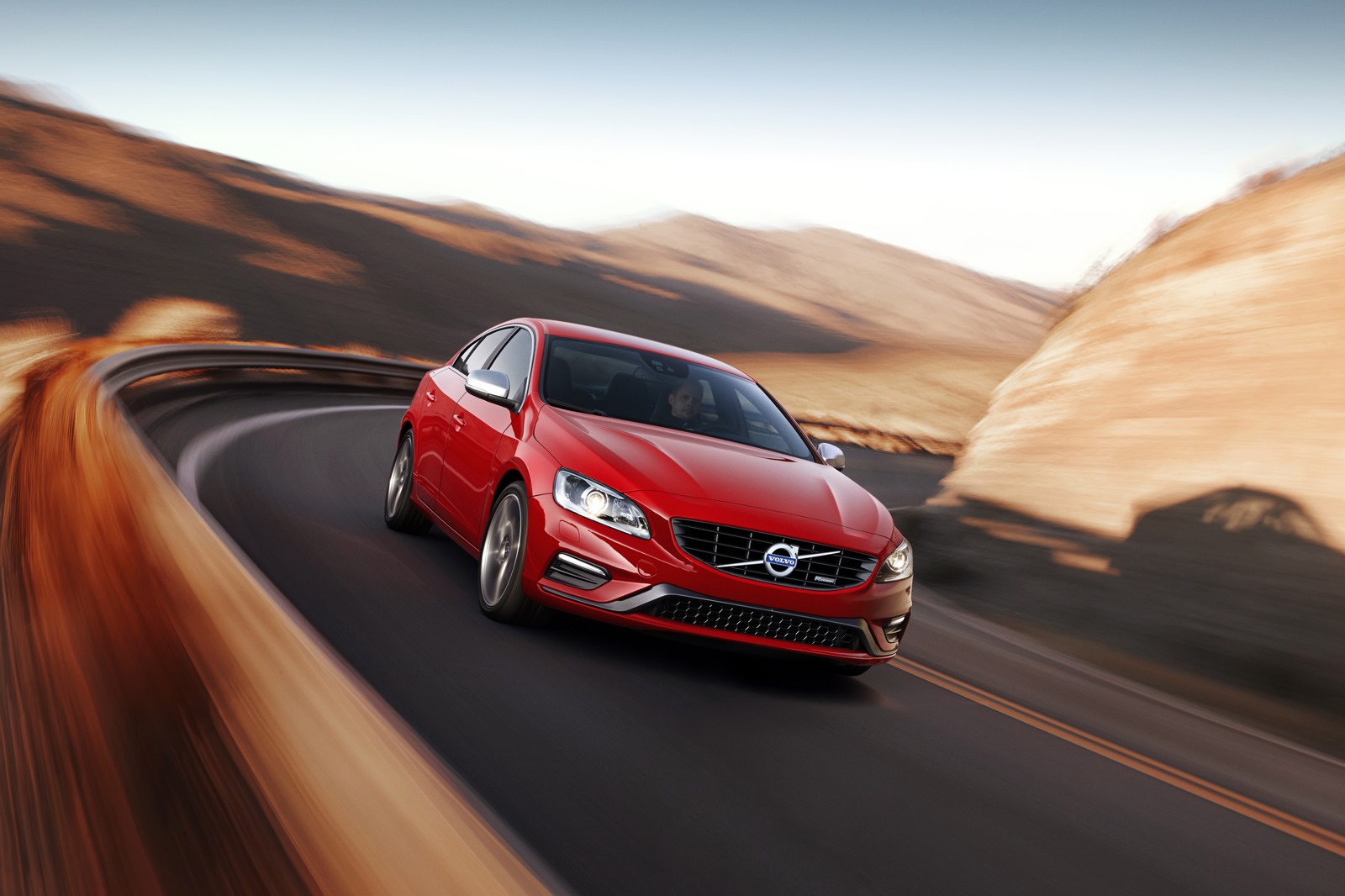 Volvo-S6-R-Design-1[3].jpg
