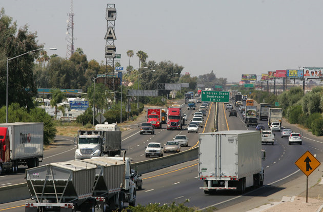 A stretch of the California State Route 99 corridor in the San Joaquin Valley is shown busy with traffic in Fresno, Calif., 23 August 2011. Approaching the half-way point of two-week climate talks in Doha, Christiana Figueres, the head of the U.N.'s climate change secretariat, said Friday, 30 November 2012 that she didn't see 'much public interest, support, for governments to take on more ambitious and more courageous decisions.' Gary Kazanjian / AP Photo
