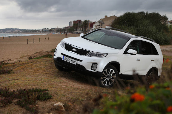 Kia_Sorento_2013_016.jpg