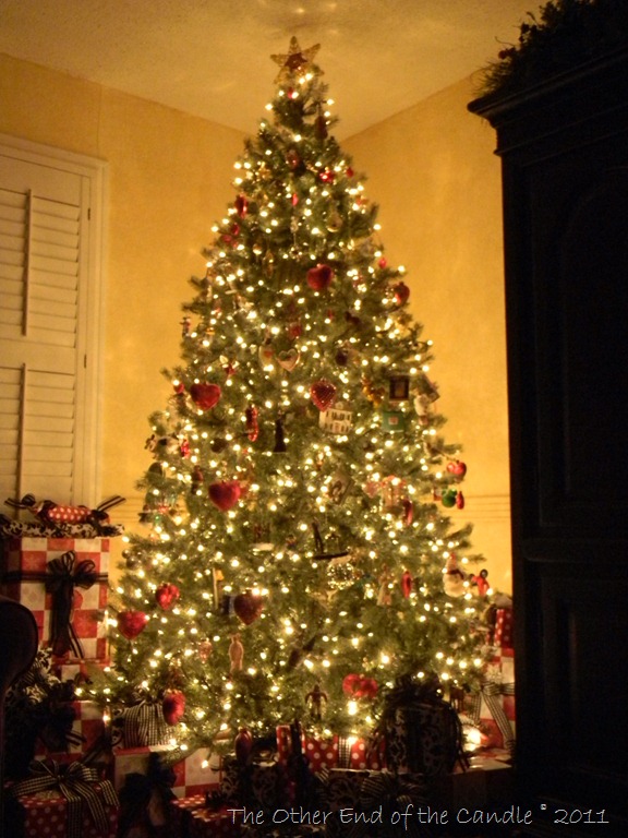 [Christmas%2520Tree%2520Lights%2520with%2520Wrapped%2520Gifts%255B3%255D.jpg]
