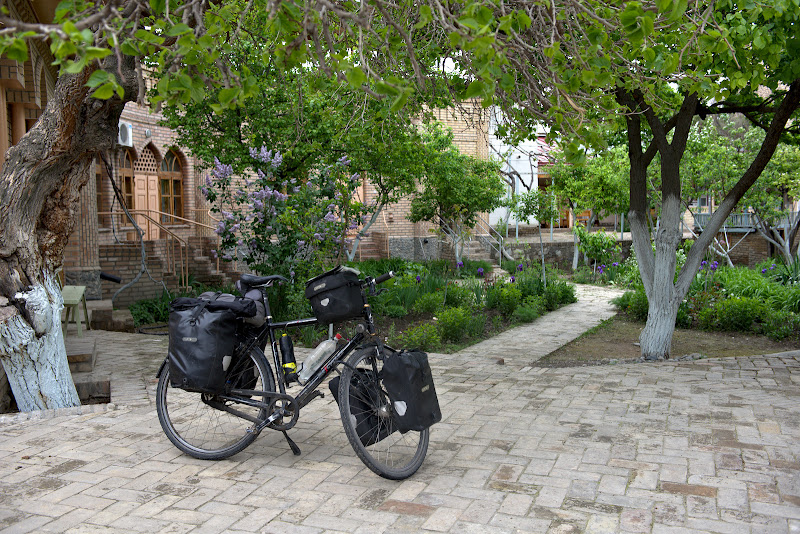 Curtea interioara a Bed&Breakfast-ului unde am stat, cam toate cladirile adiacente sunt din 1800 toamna.