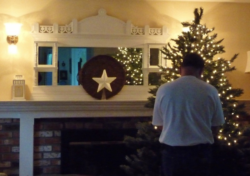 [Doug%2520putting%2520on%2520the%2520lights%25202012%2520001%2520%2528800x563%2529%255B6%255D.jpg]