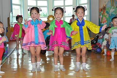 [nampo-kindergarten-dance-1%255B4%255D.jpg]