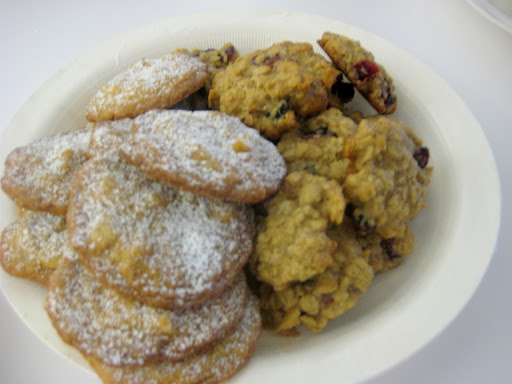 On the left: cornflake cookies! From the style department.