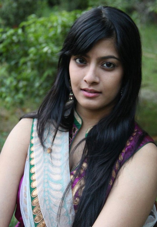 [actress_varalakshmi_sarathkumar_cute_pic%255B7%255D.jpg]