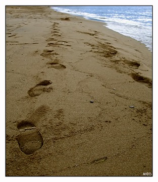 Footprints_In_The_Sand_by_madilar