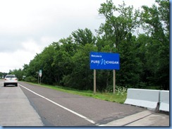 2778 Michigan US-2 East - border Welcome sign