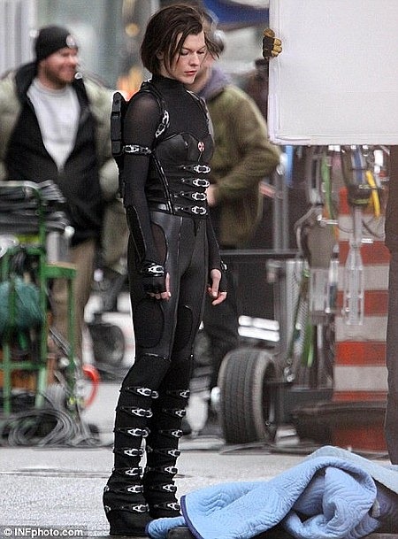 Milla Jovovich a Resident Evil Retribution forgatásán 03