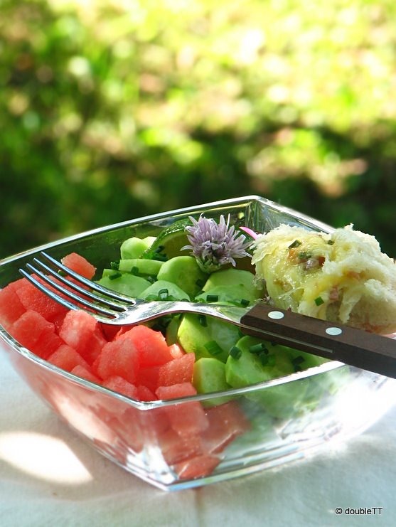 salata od lubenice, krastavaca i crvenog luka-3