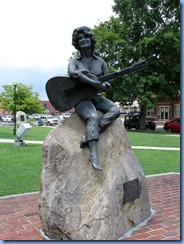 9985 Tennessee - Sevier County Courthouse, Sevierville - Dolly Parton Statue
