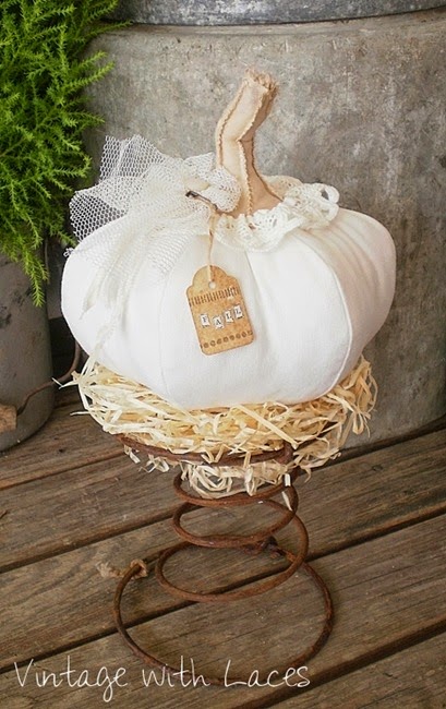 [Fabric%2520Pumpkin%2520-%2520Vintage%2520with%2520Laces%255B6%255D.jpg]