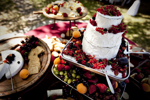 How divine does this look? If all I could eat was bread, fruit, and cheese for the rest of my life, I'd be a happy girl. How divine does this look? If all I could eat was bread, fruit, and cheese for the rest of my life, I'd be a happy girl.