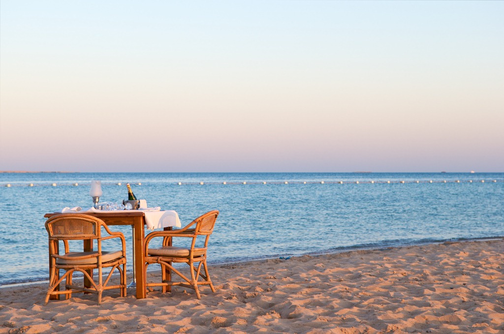 [champagne-on-beach7.jpg]