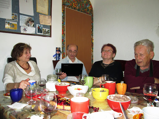 За столом.JPG