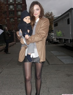Miranda-Kerr-and-Baby-Flynn-Out-in-New-York-City-1-435x580