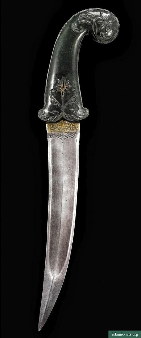 A MUGHAL JADE-HILTED DAGGER, INDIA, 18TH CENTURY
