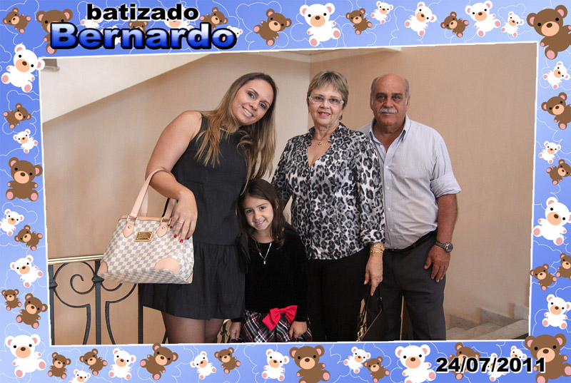 Fotos de Batizado Bernardo - 24.07.11. Foto numero 19 da Social Click Fotografia Digital, do Rio de Janeiro, RJ, que faz fotos divertidas, fotos malucas, fotos com fantasias, fotos na hora, fotografia maluca, fotografia divertida com molduras personalizadas. fotos divertidas malucas foto maluca animadas animado rj rio de janeiro divertida fantasia animada fotografias casamento fotografos buque noiva festa
