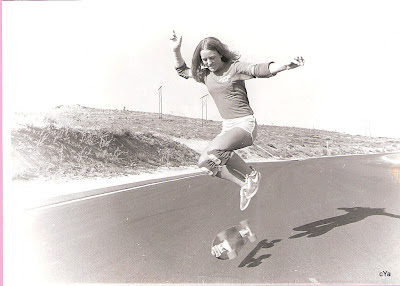 Robin practicing her kick flips, in fact she was the first girl to be able to do a kick flip...........
