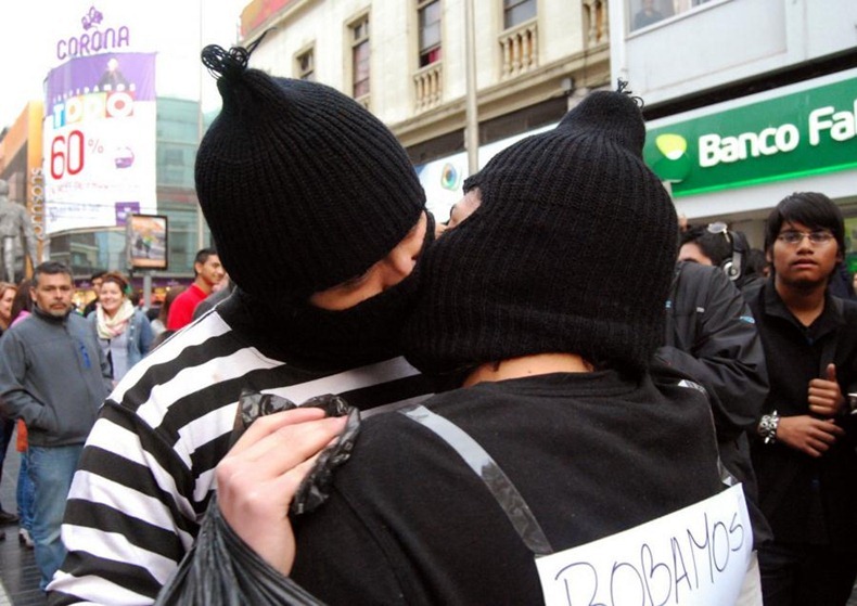 kissing-protest-12 kissing-protest-12