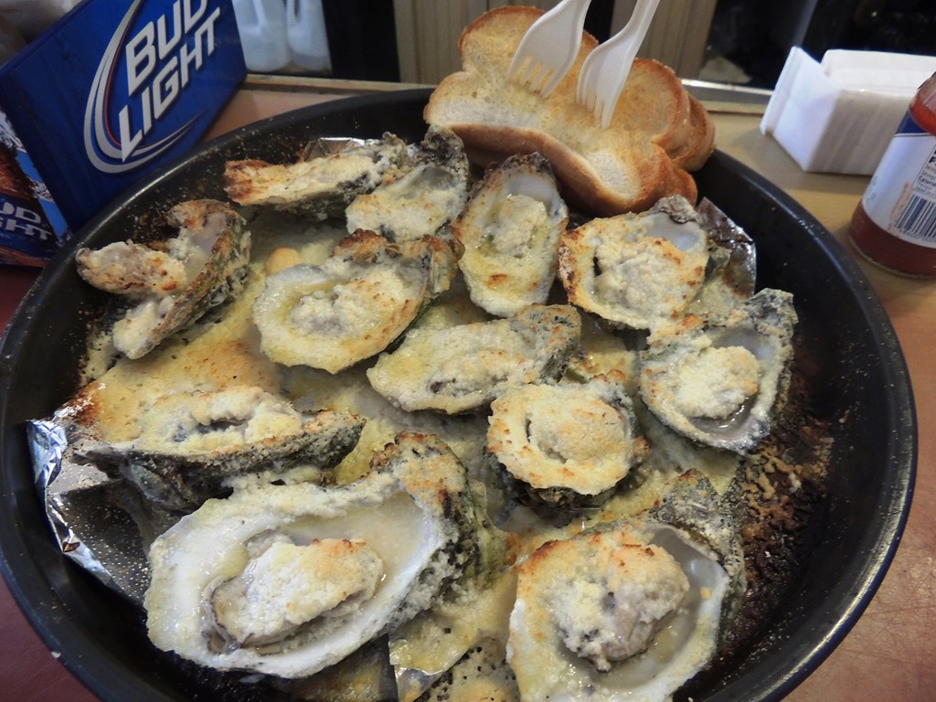 [oysters%2520at%2520indian%2520pass%2520raw%2520bar%255B2%255D.jpg]
