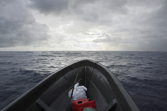 - 86 km offener Pazifik trennen die Carteret Inseln von der Buka Passage ziwschen Bougainville und Buka. Die Ueberfahrt geschieht in einem kleinen Bananenboot.