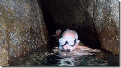 Vaughan und Ian beim Höhlenschwimmen in Palmarola mit Marcel