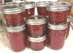 7.25.12 finished batch eight 4oz jars and 6 8 oz strawberry jam